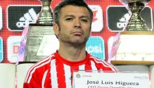 Higuera en conferencia de prensa con Chivas