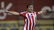 Salvador Cabañas festeja un gol con paraguay