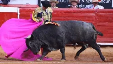 Joselito Adame durante una faena