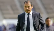 El Profe Cruz, durante un partido de la Liga MX