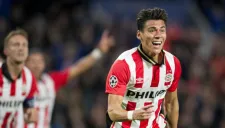 Héctor Moreno celebra un gol con el PSV