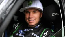 Dave Mirra dentro de un automóvil