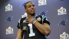 Cam Newton durante una conferencia de prensa
