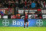 Chicharito festeja un gol con el Leverkusen