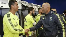 Zidane saluda a Cristiano Ronaldo