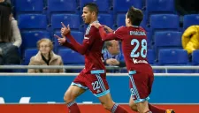 Jonathas celebra un gol