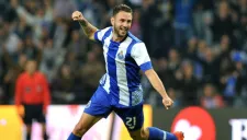 Layún celebra un gol con el Porto