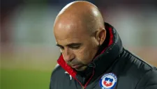 Jorge Sampaoli lamentando una acción con Chile