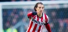 Guardado, en partido con el PSV