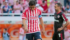 Omar Bravo lamentando el fallo del penalti