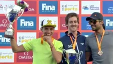 Jonathan Paredes, de playera amarilla, celebra su segundo lugar