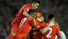 Jugadores del Liverpool celebran gol contra el City