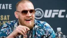 Conor McGregor con camisa similar a la del Chapo