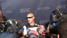 Sánchez hablando con los medios