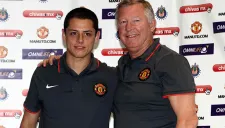 Chicharito junto a Ferguson en su campaña debut en Europa