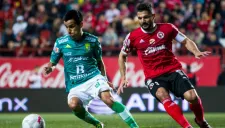 Maximiliano Moralez y Javier Gandolfi durante el partido