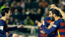 Arda Turam celebra su gol con sus compañeros