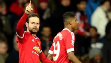 Juan Mata celebra gol con el Manchester United