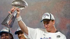 Manning levanta el Vince Lombardi con Indianapolis