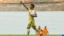 Osvaldo Martínez festeja un gol con el América