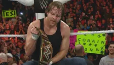 Dean Ambrose con el cinturón en Raw