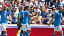 Jugadores de Cruz Azul celebran el primer gol contra Pumas