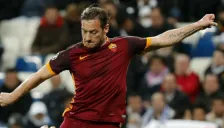 Totti saca disparo para intentar vencer a Keylor Navas