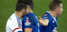 Diego Costa muerde a Gareth Barry en el cuello