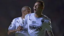 Cardona festeja tras anotar con Rayados