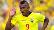 Fidel Martínez celebra un gol con Ecuador