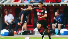 Chicharito en un partido con Bayer