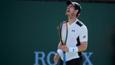 Murray se lamenta tras perder un punto contra Delbonis