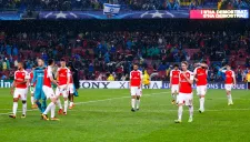Jugadores del Arsenal, cabizbajos tras perder en Champions