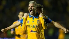 Gignac festeja un gol con Tigres