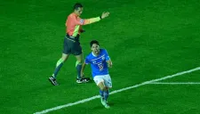 Zúñiga grita después de anotar su primer gol