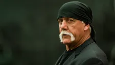Hulk Hogan durante una audiencia