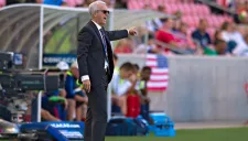 Benito Floro dando instrucciones a sus elementos de Canadá