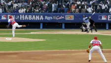 Momento del juego histórico entre Cuba y Rays