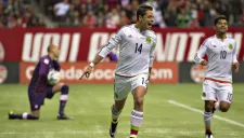 Chicharito festeja su anotación contra Canadá