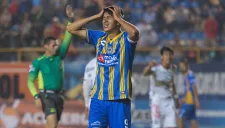 Othoniel Arce se lamenta después de una jugada