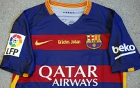Playera del Barcelona en memoria de Johan Cruyff