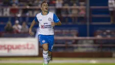 Christian Giménez, celebra tras una anotación