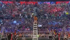 Zack Ryder festeja con el título