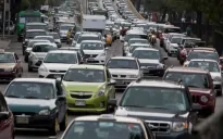 Autos circulan por la CDMX