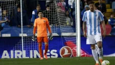 Guillermo Ochoa cubriendo el arco del Málaga