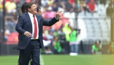 Miguel Herrera durante el partido contra América