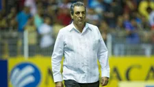 Tomás Boy camina en el Estadio Banorte