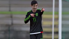 Marco Bueno celebra un gol en amistoso contra Japón