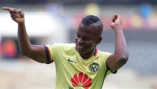 Darwin Quintero festeja tras marcar con América