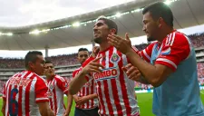 Jair Pereira celebra el tanto con el que Chivas ganó el Clásico Tapatío